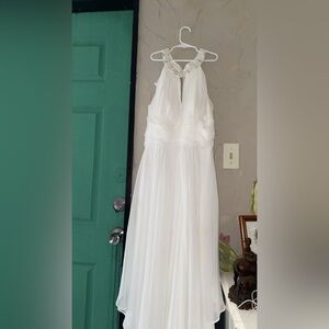 Elegant White Sleeveless Dress